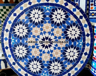 Handgefertigter marokkanischer Mosaiktisch, handgefertigter runder marokkanischer Outdoor / Indoor-Mosaiktisch, Bistrotisch aus Mosaik.