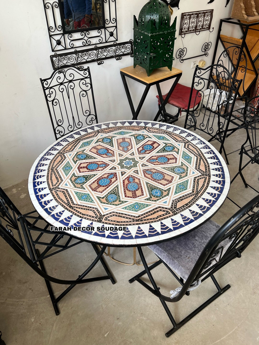 モザイク樹脂トップのモロッコ風テーブル：メタルベース屋外用コーヒー