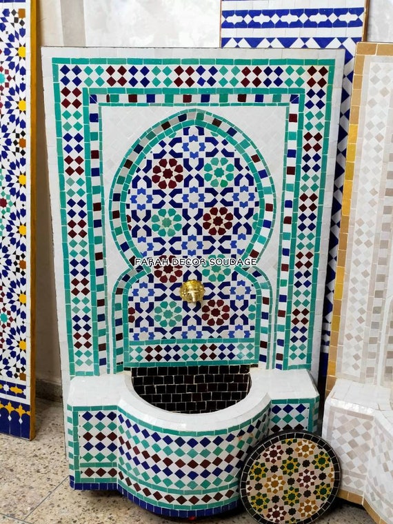 Fuente Frontal Para Pared Boca De Agua De Aluminio Con Grifo - Main Image