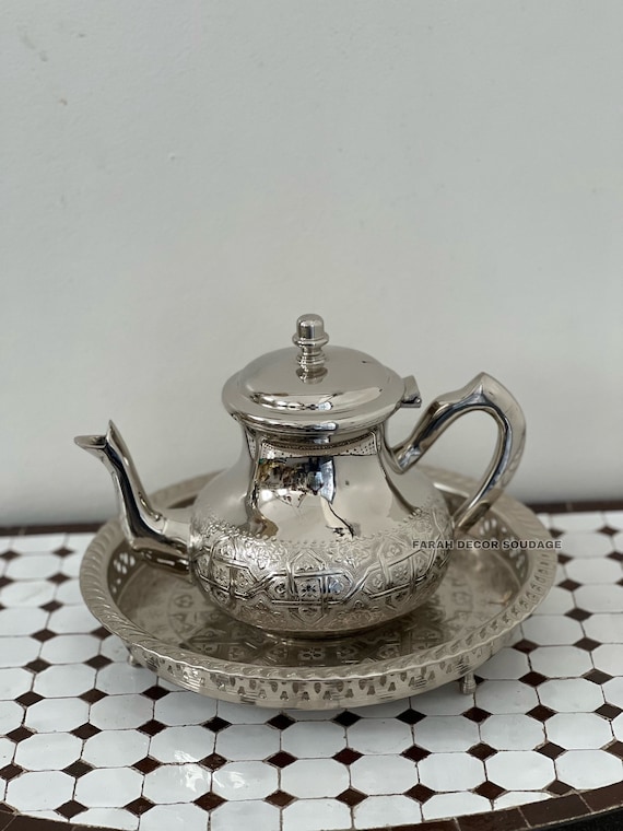 Théière Marocaine Argentée En Inox – Tradition Et élégance (1,6 L