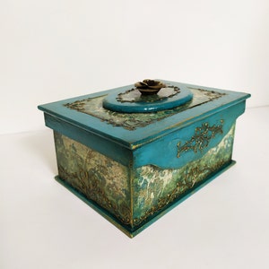 Handmade jewelry box/jewelry storage/special item for gift/handmade/decorative box with contour liner details