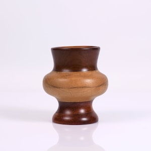 Handgefertigte Holzvase mit Gravur, Danish Oil Finish - Einzigartiges Hochzeitsgeschenk, Blumenvase aus Palisander, Dekorative Holzkunst