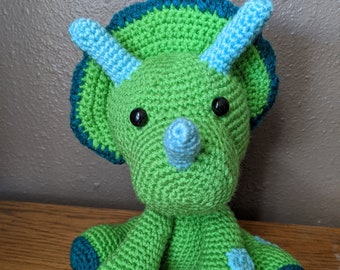 Giocattolo triceratopo ripieno, dinosauro ripieno carino, giocattolo per bambini, amigurumi all'uncinetto, regali per ragazzi, giocattolo unisex, regali per baby shower, animali imbalsamati