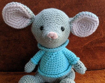 Simpatico topo ripieno con giocattolo maglione, ratto animale ripieno, peluche Amigurumi all'uncinetto, giocattolo per bambini, regalo per bambini, giocattoli unisex, regali per baby shower