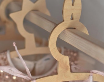 Children's Wooden Hangers 5 pcs, Montessori Wardrobe Essentials, Animal Shaped Wood Hangers for Toddlers, Bunny, Hedgehog Form