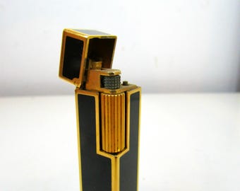 Accendino vintage CARTIER Japan CUBE placcato oro 18 carati, laccato nero, non testato.
