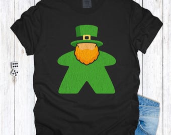 Comfort kleuren kabouter Meeple shirt, St. Patrick's Day bordspel T-shirt, grappig tafelblad gamer cadeau, Irish Game Night T-shirt voor maart