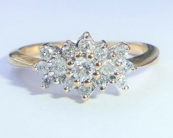 Anillo con diseño de flor y diamantes simulados de 1,00 ct - Acabado en oro amarillo de 14 quilates, plata de ley 925, anillo de cóctel para mujer, regalo para ella.