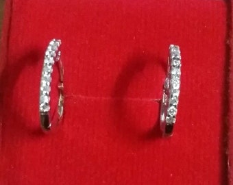 Martini Orecchini A Perno In Moissanite 0.6 Ct: Oro Bianco 14k, Diamanti Creati In Laboratorio (Colore D, Purezza VVS1) - 3