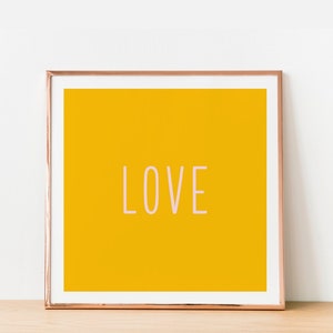 Arte de parede de amor para impressão em amarelo mostarda e rosa blush, download instantâneo, pôster fofo para download, decoração de casa minimalista, impressão quadrada