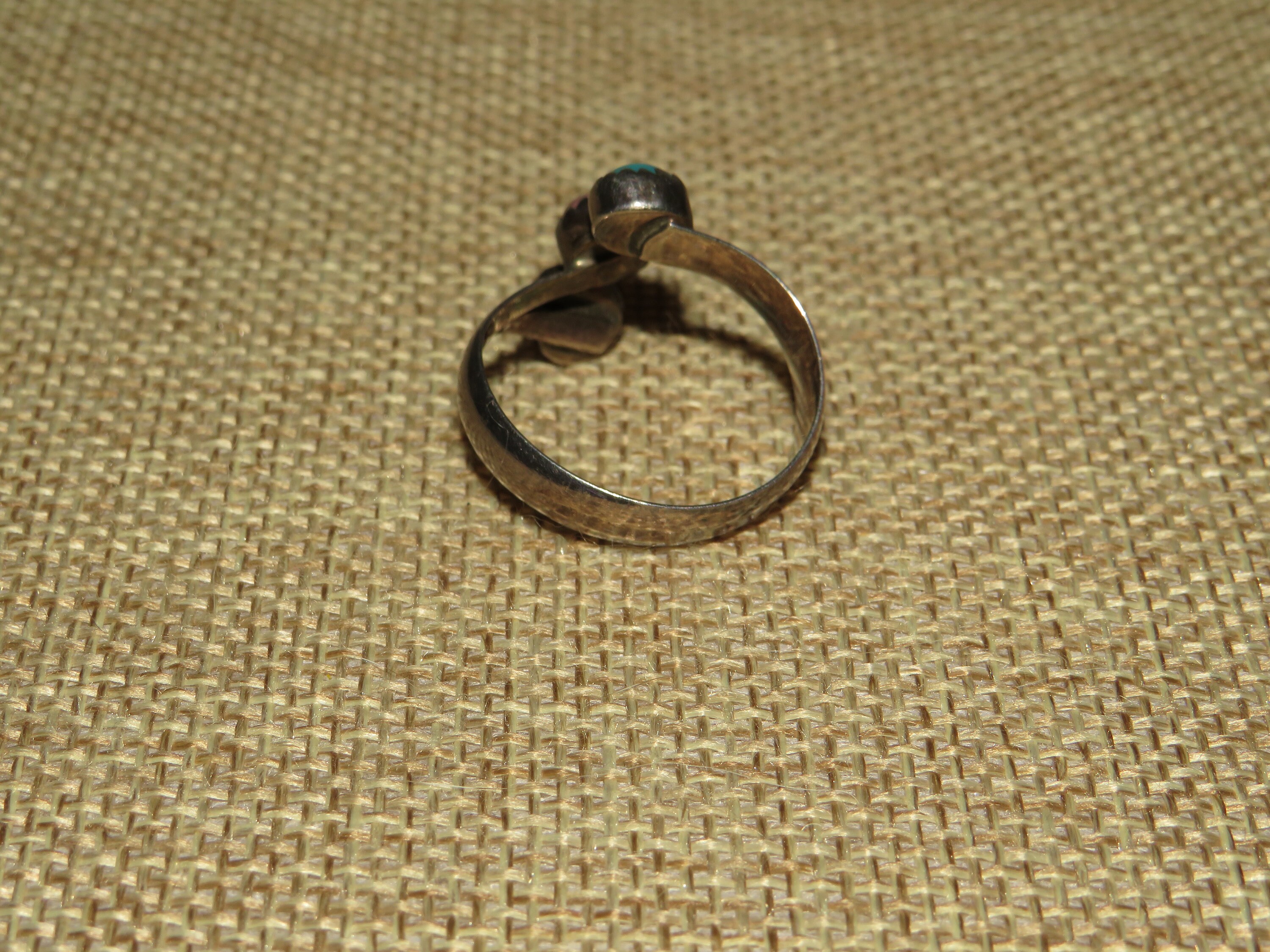 Vintage Sterling Silver Zuni 3 Stone Ring, Size 8 1/2 Vintage Sterling Silver Zuni 3 Stone Ring, Size 8 1/2