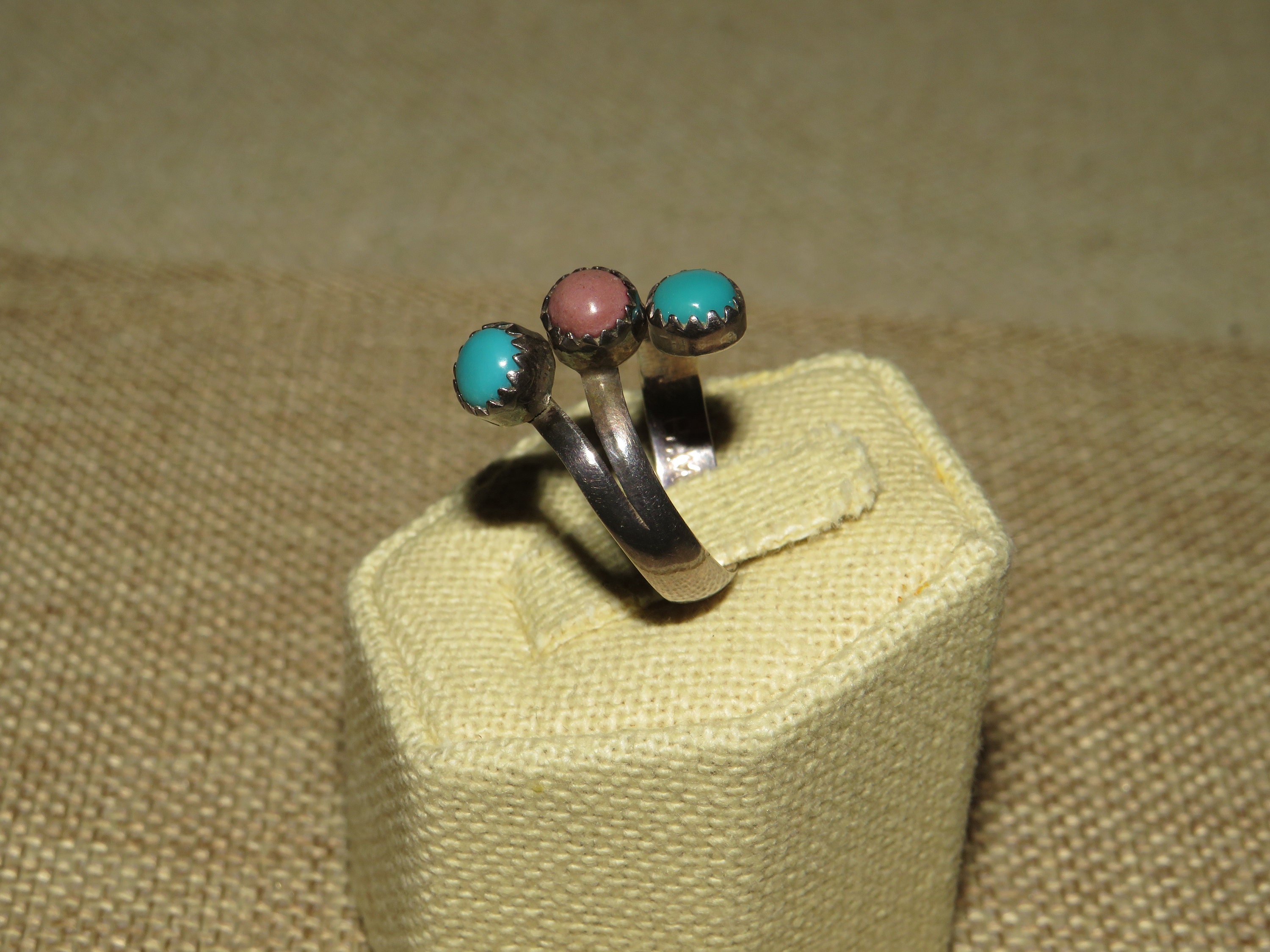 Vintage Sterling Silver Zuni 3 Stone Ring, Size 8 1/2 Vintage Sterling Silver Zuni 3 Stone Ring, Size 8 1/2