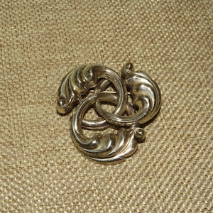 Vintage Lang Sterling Silver Round Leaf Pin Brooch