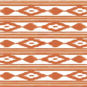 Könnte beinhalten: Ein Textilmuster mit sich wiederholenden horizontalen Streifen in gebranntem Orange und Weiß. Das Design besteht aus Reihen von durchgehenden orangefarbenen Streifen, die sich mit Reihen von rautenförmigen Motiven mit weichen, unscharfen Kanten abwechseln.