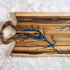 XL-portie walnoothout met live rand: fractal Lichtenberg-ontwerp, handgemaakte steakplank