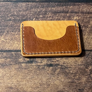 3 Pocket Card plus Cash Leder Geldbörse aus natur vegetabil gegerbtem und mittelbraunem Rüstleder