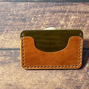 3 Pocket Card plus Cash Leder Portemonnaie grün mit mittelbraunem Fach
