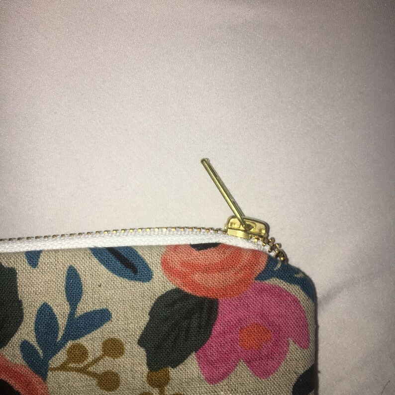 Medium zipper pouch