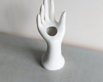 Petit vase main en porcelaine