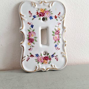 Wall plate switch outlet cover