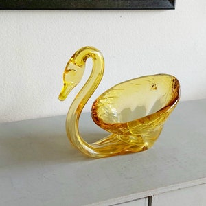 Cygne en verre de manganèse.