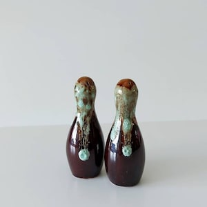 Vintage Keramik Bowling Pin Salz- und Pfefferstreuer