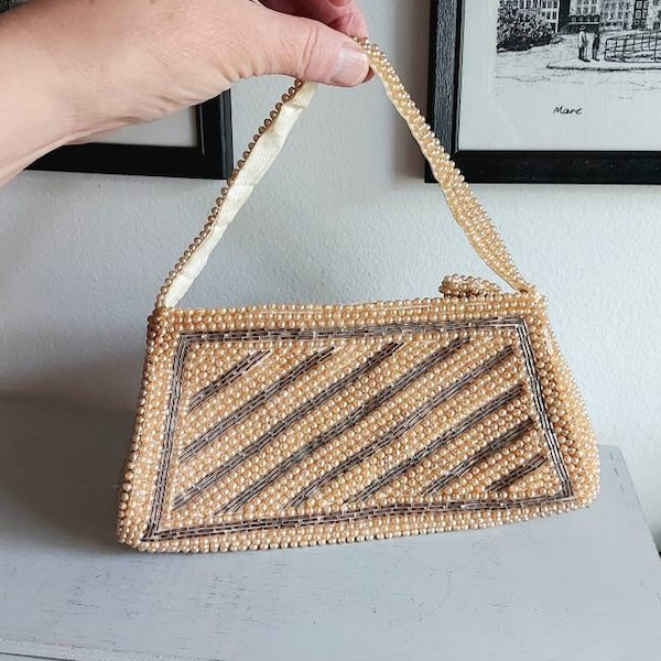 Petit sac à main du Midcentury en perles synthétiques