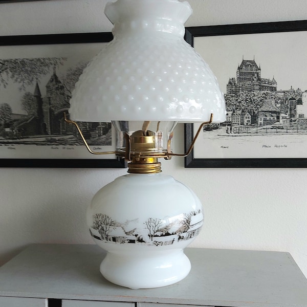 Lampe à l'huile en verre de lait hobnail