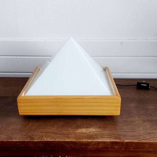 Lampe veilleuse en forme de pyramide vintage