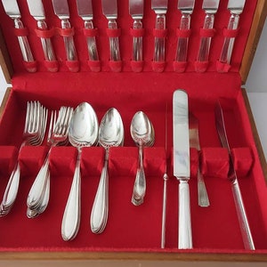Vintage Oneida Flatware By Plate In Silver