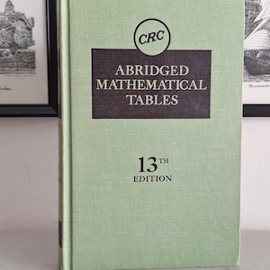 以下が含まれることがあります： CRC社発行の「Abridged Mathematical Tables」というタイトルの緑色のハードカバーの本、13版