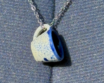 Collar de taza de cerámica pequeña, hecho a mano, regalo para amantes del café y el té.