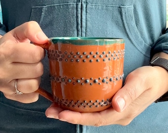 Taza sensorial/antiestrés de 355 ml, hecha a mano en California. Cerámica con diseño ergonómico para personas neurodivergentes. ¡Precios flexibles!