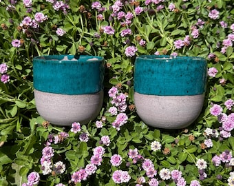 Juego de dos tazas de porcelana de 148 ml (5 oz) en color morado y turquesa, ideales para espresso o capuchino. ¡Hechas a mano en California!
