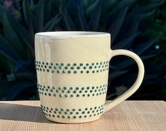 Taza grande de 500 ml con textura sensorial/antiestrés, ¡hecha a mano en California! Taza para café y té con estimulación sigilosa, apta para neurodivergentes. ¡Precios flexibles!
