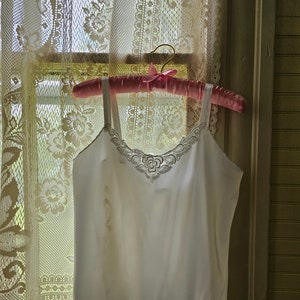Vintage Olga Cami Camisole Medium Nylon Stretch Lace Trim White Style 925