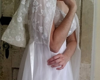 Sale Vintage Bridal Lingerie Set / Shadowline / 32 / Boudoir / Peignoir Set / Nightgown Dress / Robe / Nightie / White / Honeymoon / 50s 60s