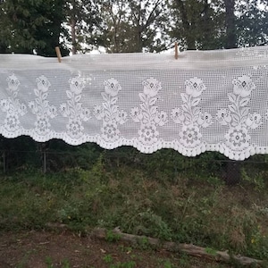 Sale Vintage curtain valance cafe half lace beige, floral, scallops, granny chic, shabby chic, cottage core, long, short, jabot, country