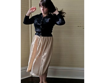 Vintage skirt, 10 tan black polka dots waistband button closure side pockets A line 70s below knee lightweight casual neutral flirty flowy