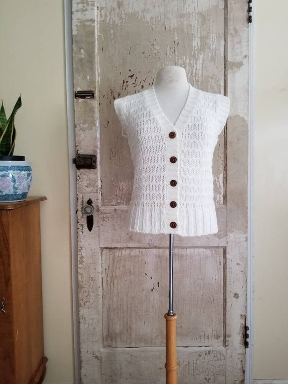 Vintage White Knit Sweater Vest / Majestic Knitwear /… - Gem
