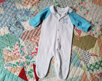 Vintage sleeper, medium terry cloth white blue baseball snaps long sleeves footed collar polyester boy newborn pajamas baby shower gift
