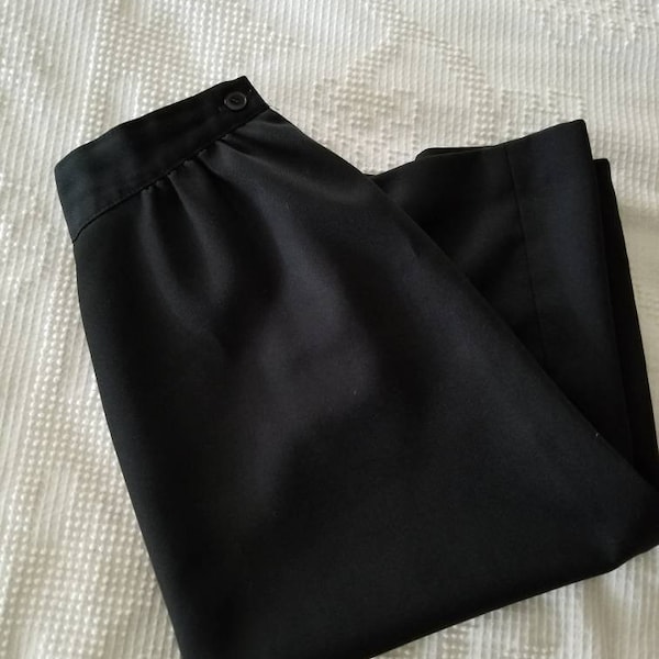 Sale Vintage black skirt Pant Her size 9/10 70s pockets button closure, midi, below the knee, workwear, polyester, basic, minimal, 27 waist