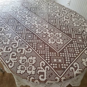 Vintage tablecloth, bobbin lace, floral, handmade, hand knotted, antique, white, cotton, shabby chic, granny chic, cottage core, rectangle