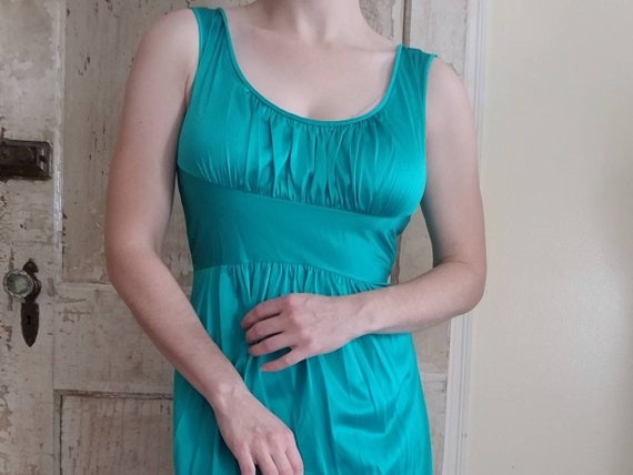 Sale Vintage Green Nightgown / Vanity Fair / Size… - image 1