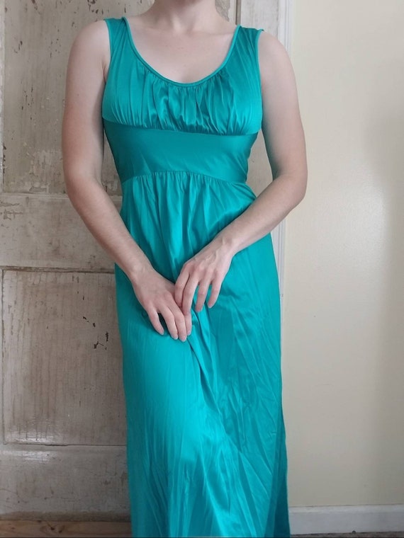Sale Vintage Green Nightgown / Vanity Fair / Size… - image 2