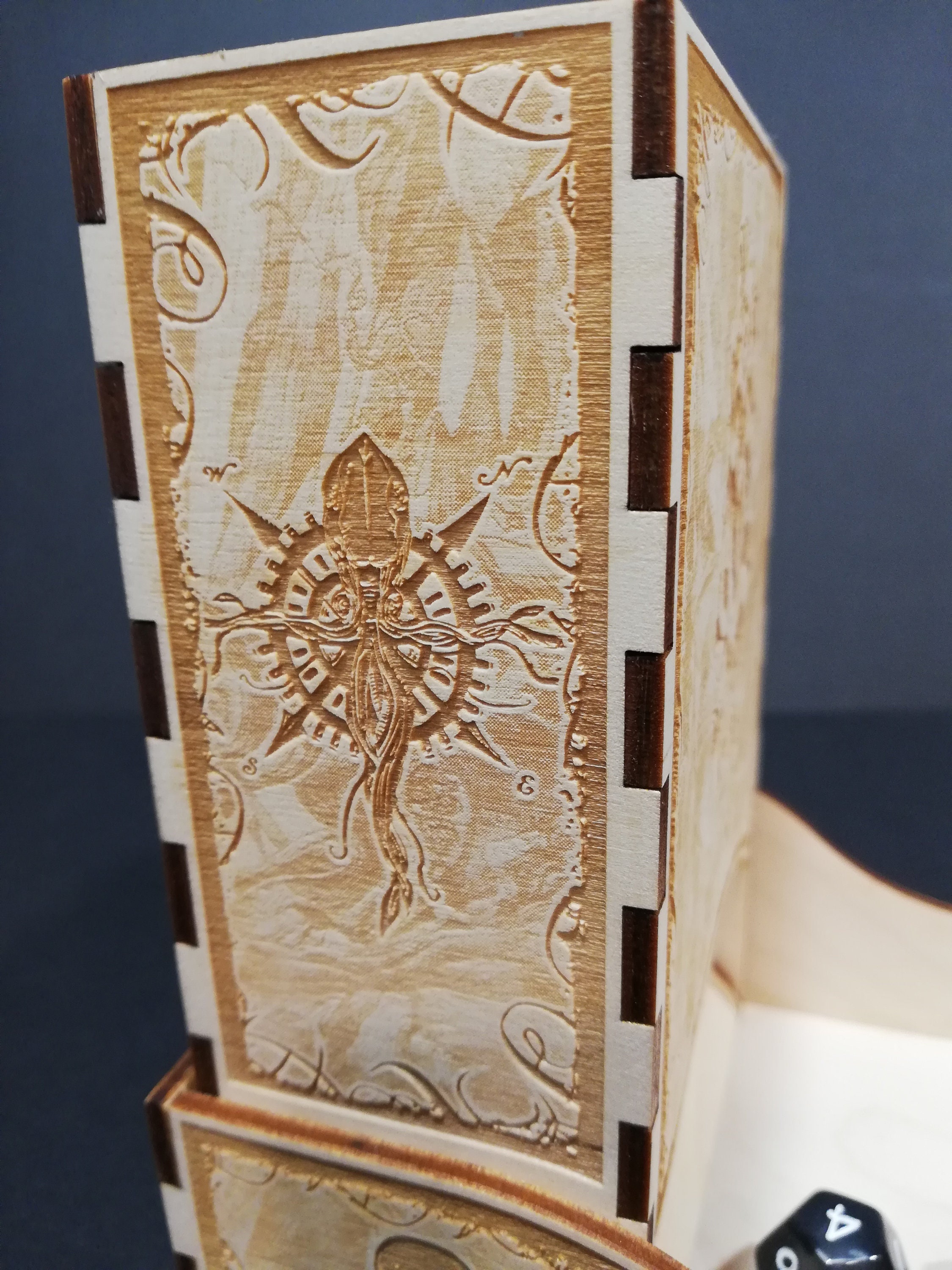 Deluxe Dice Tower Cthulhu motive