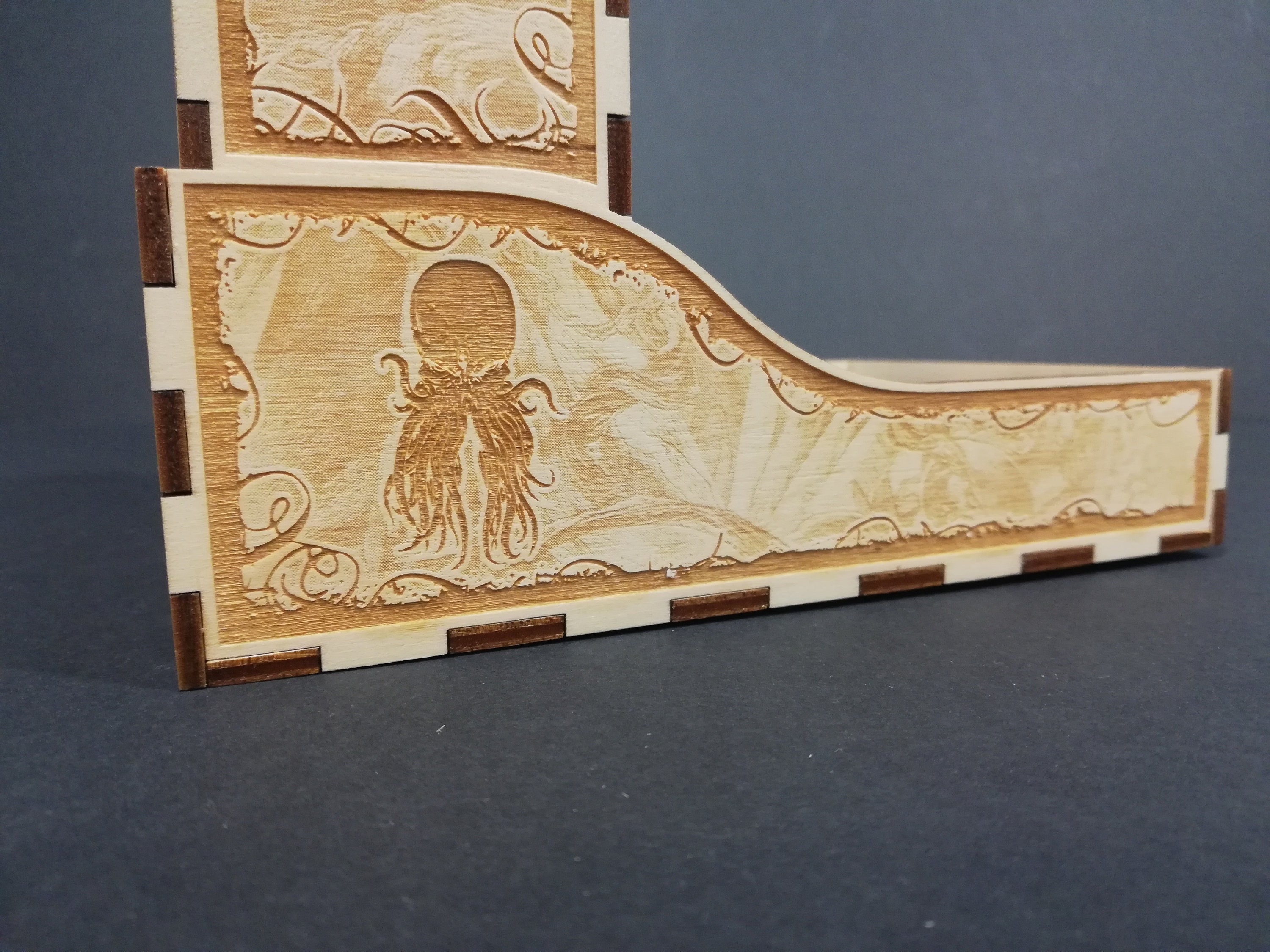 Deluxe Dice Tower Cthulhu motive