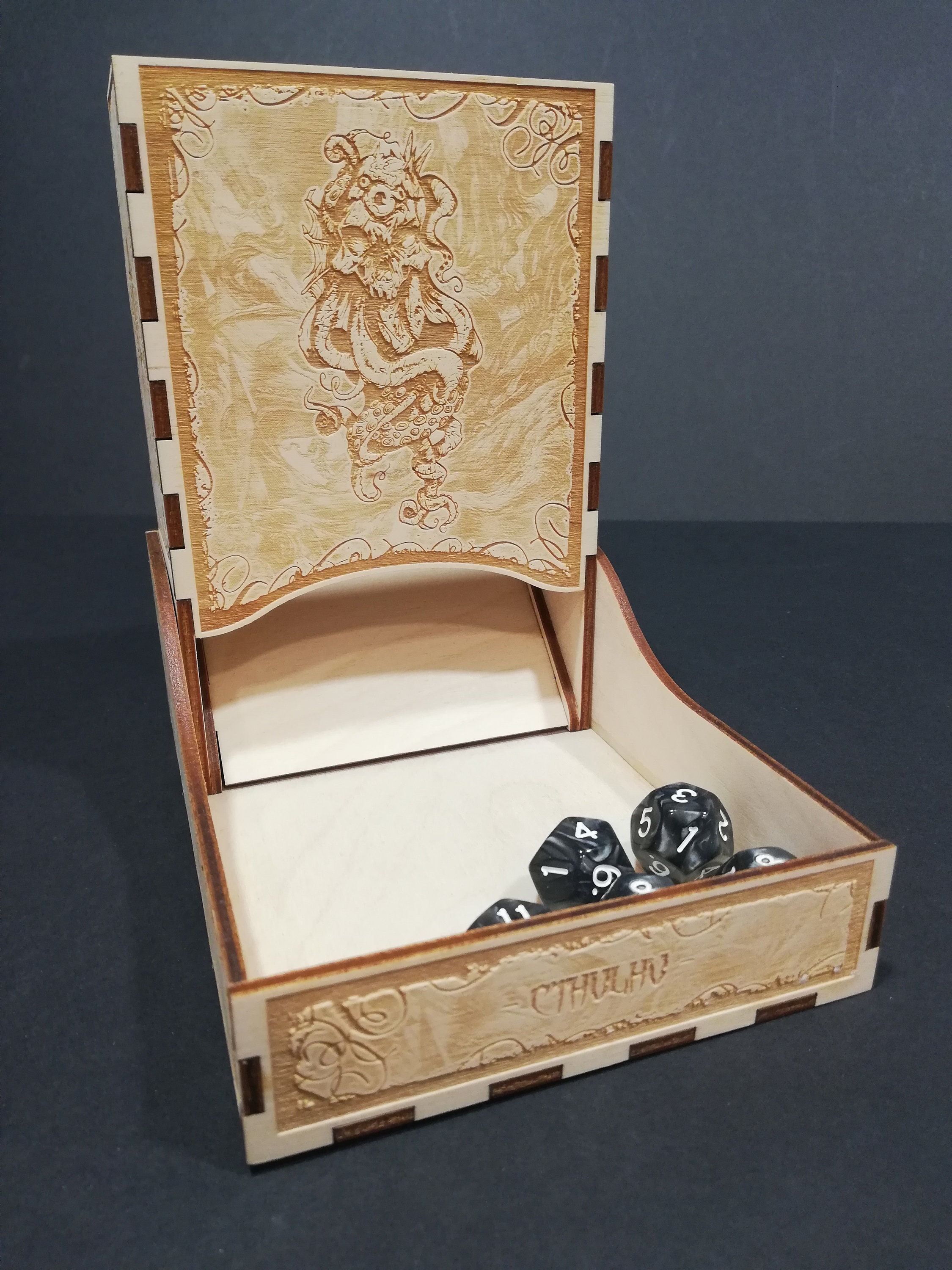 Deluxe Dice Tower Cthulhu motive