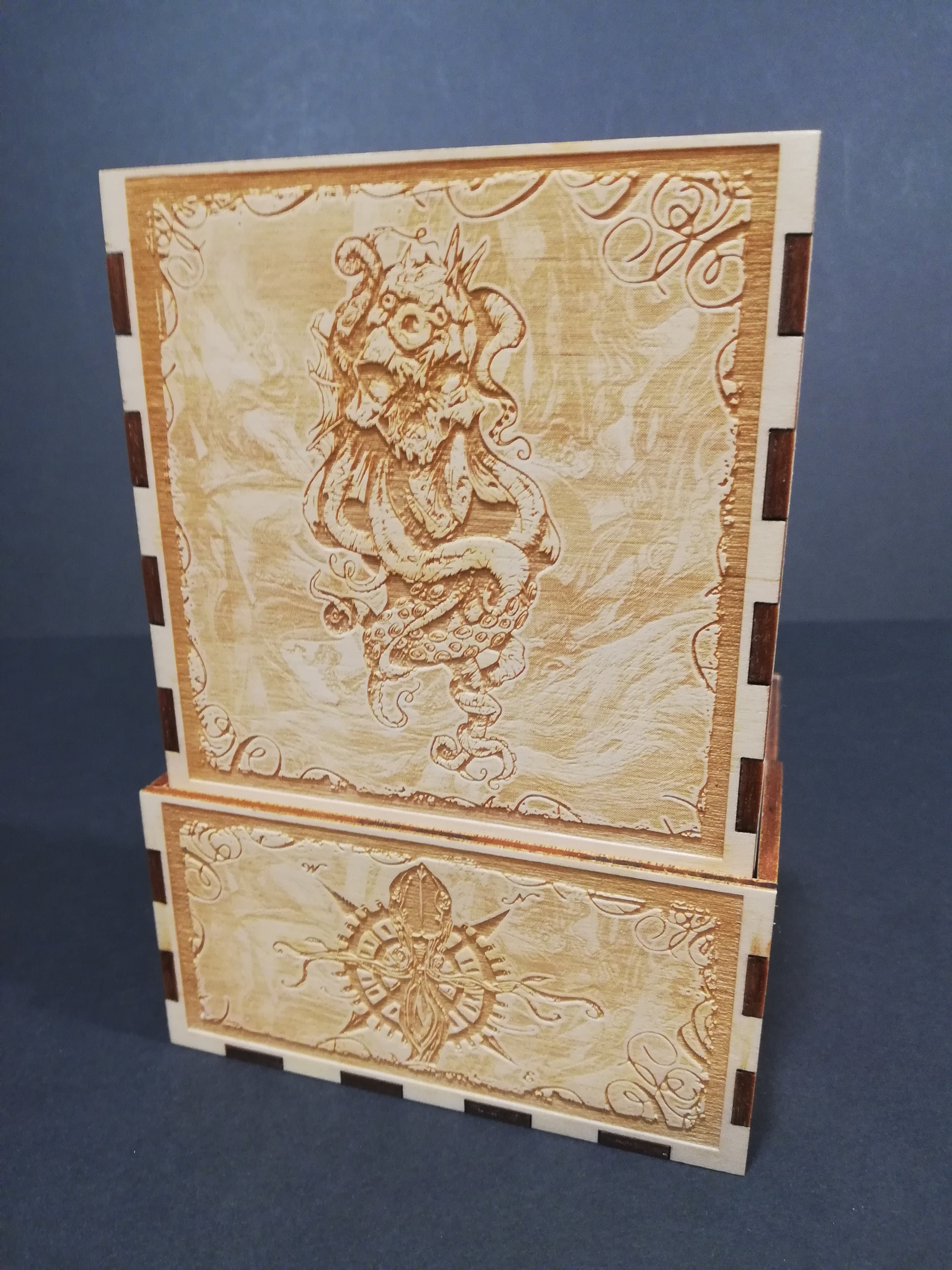 Deluxe Dice Tower Cthulhu motive