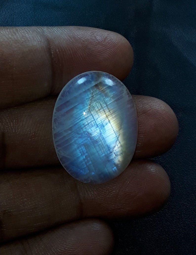 oval shape 33 cts, AAA quality smooth cabochon design stone natural rainbow moonstone loose stone 1 pice multi fire size 21x28x8 mm